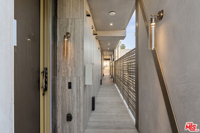 Building Photo - 1021 N Ogden Dr