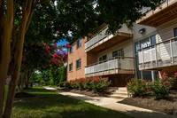 Building Photo - Laurel Park & Laurelton Court