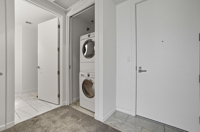 Building Photo - 6th Floor 2-Bedroom Condo with Stunning La...