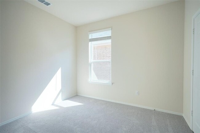 Building Photo - 288 Kapok St