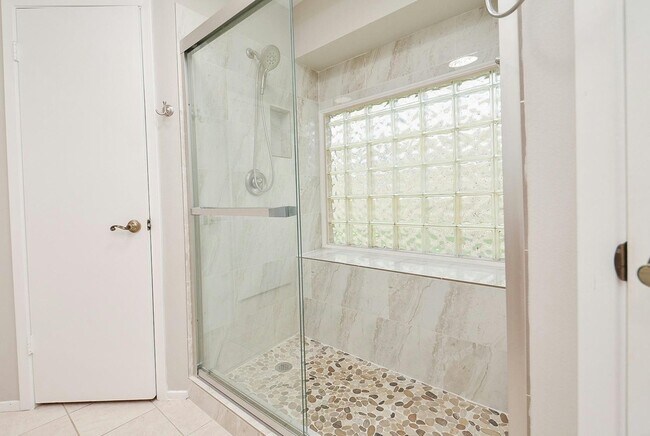 Building Photo - 2119 Landcircle Ct