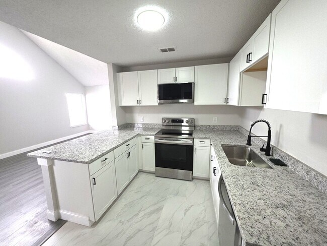 Building Photo - Carrollwood Gables Hideaway