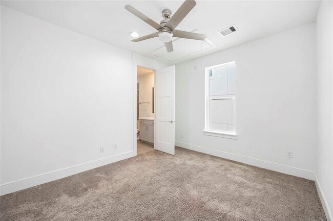 Building Photo - 1211 Hickory St
