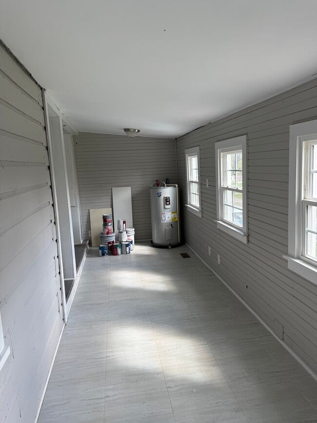 Building Photo - 4 Bed/1 Bath House