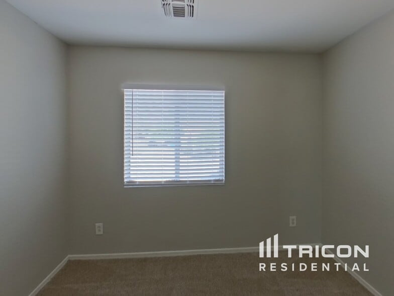 Building Photo - 4102 S 62nd Ln