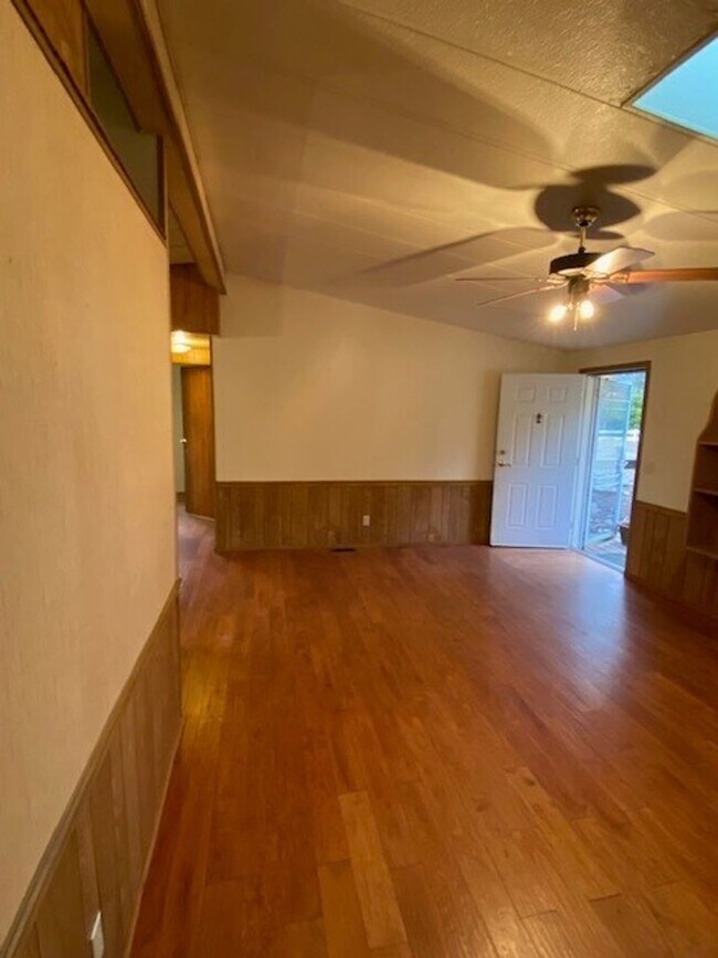 Building Photo - 3 Bedroom 2 Bathroom Manufactured home on ...