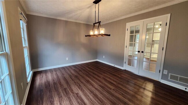 Building Photo - 5139 Chestnut Cir