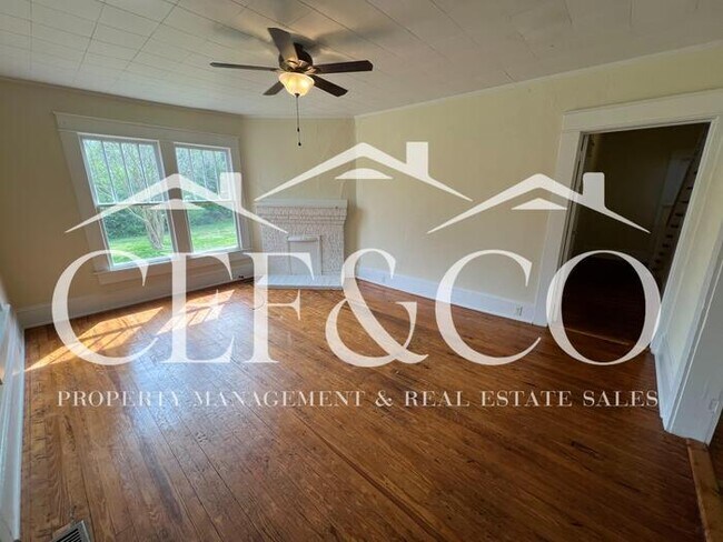 Building Photo - 2446 Wallace Ave