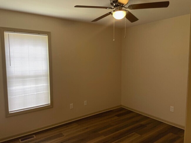 Building Photo - 1307