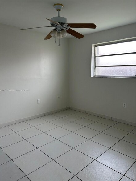 Building Photo - 955 SW 87th Ct