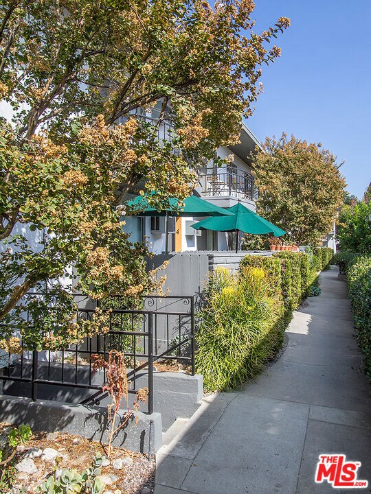 Building Photo - 450 S Los Robles Ave