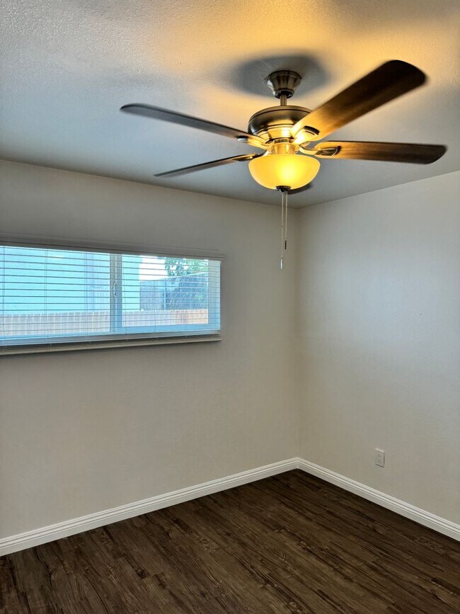 Building Photo - Coleen Ct | Newly Remodeled 2 Bedroom 1 Ba...