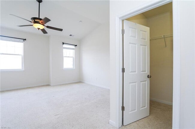 Building Photo - 622 Claire Ln