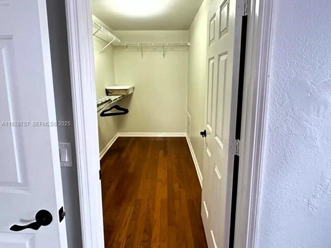 Building Photo - 720 2nd Pl SW