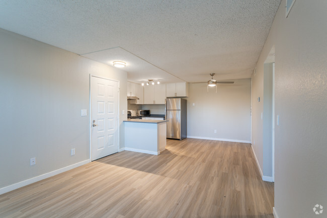 2BR, 1BA - 735 SF - The Harlow