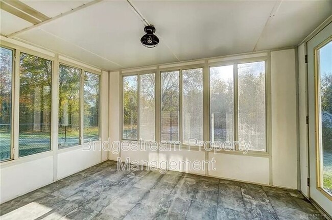 Building Photo - 7716 Timbercrest Dr