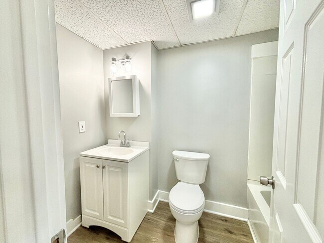 Building Photo - Beautiful one bedroom!