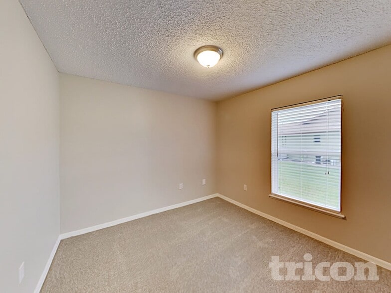 Building Photo - 13389 Dunbar St