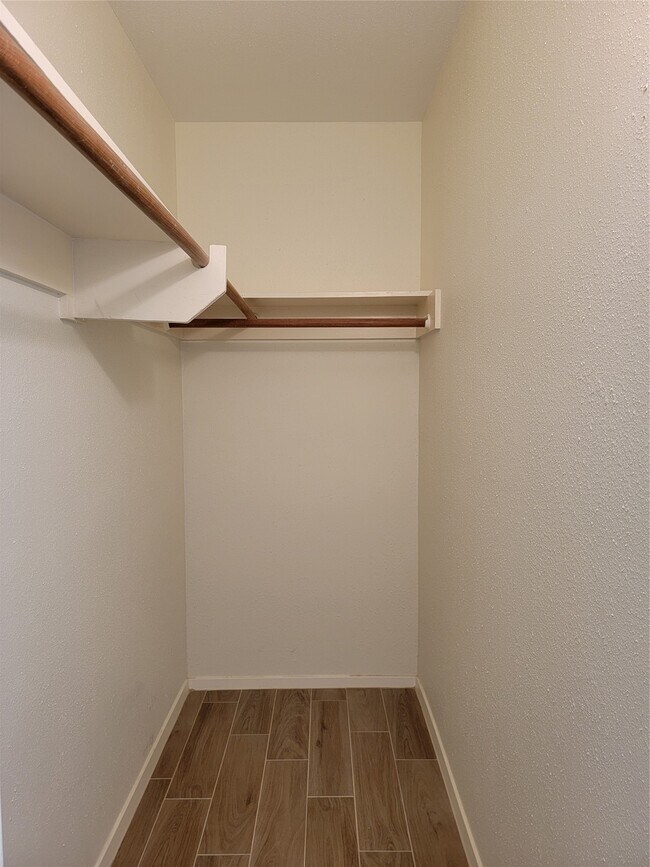 Building Photo - 2101 Fountain View Dr