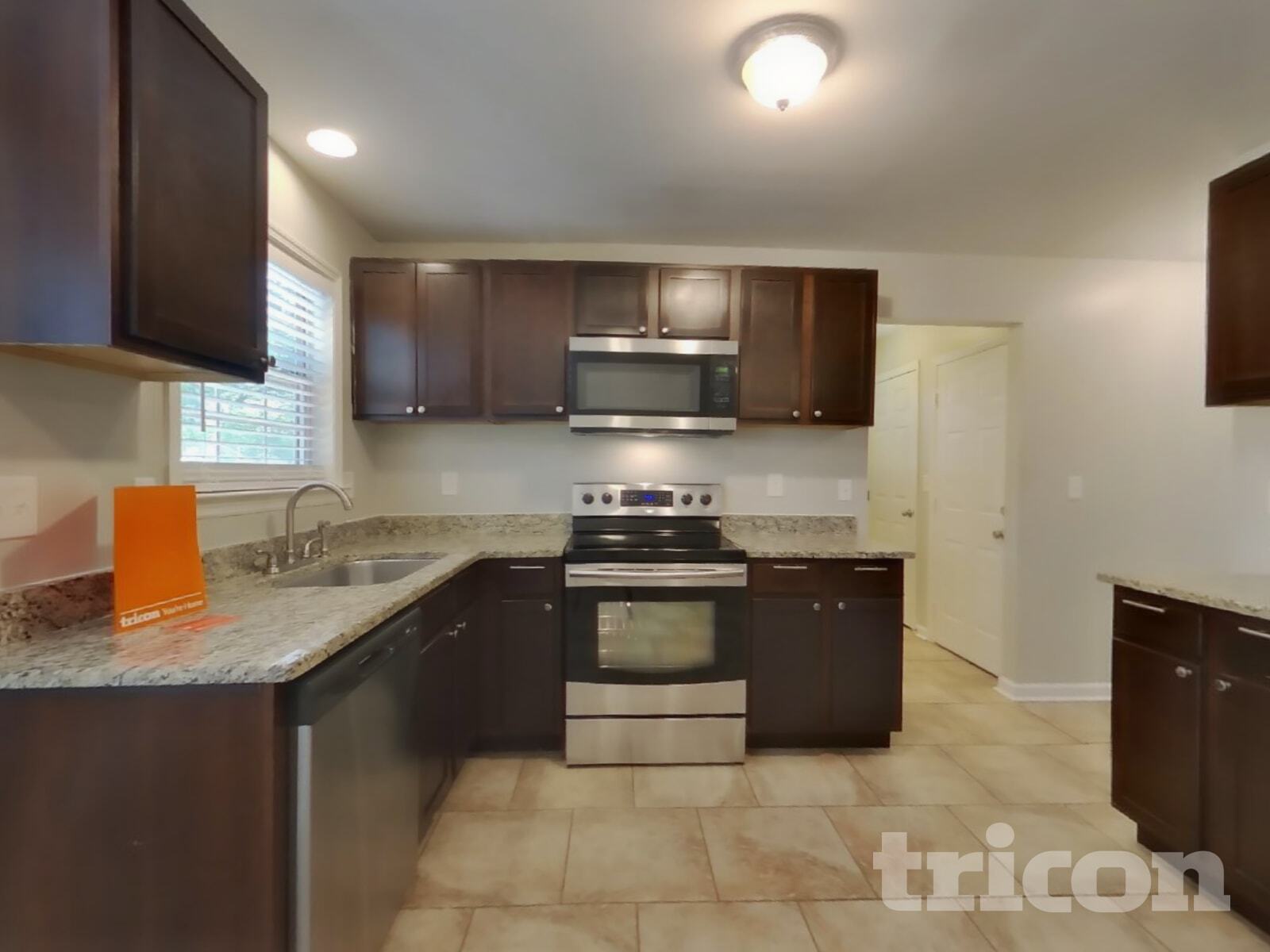 Building Photo - 2863 Iroquois Dr