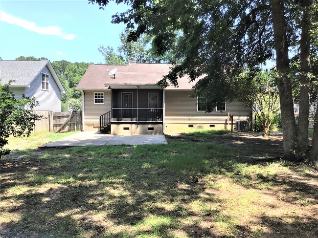 Building Photo - 105 Caboose Court