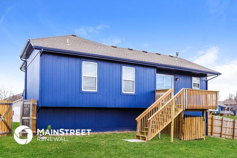 Building Photo - 845 SW Country Hill Dr