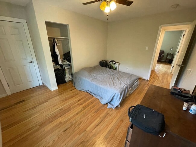 Building Photo - Big and Beautiful House with attached 1br ...