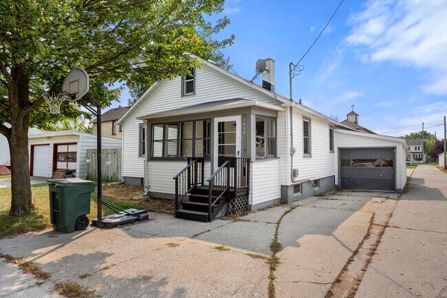 Building Photo - 1609 25th St