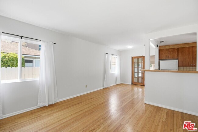 Building Photo - 4142 Lincoln Ave