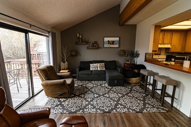 Building Photo - 3 Bedroom 2 Bathroom Condo in Big Bear Lake