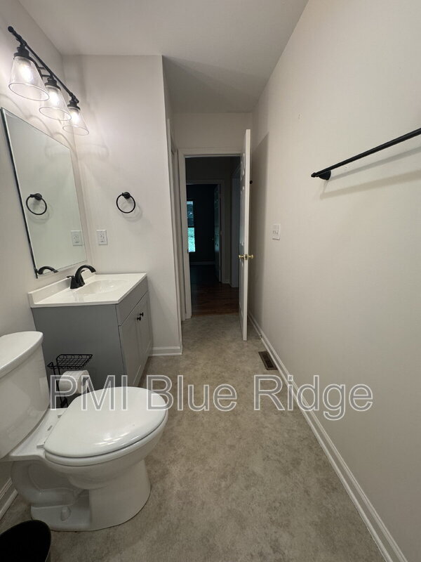 Building Photo - 46 Madison Heights Dr