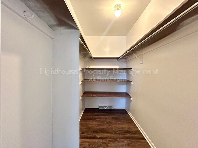 Building Photo - 607 Clayton Ave NW