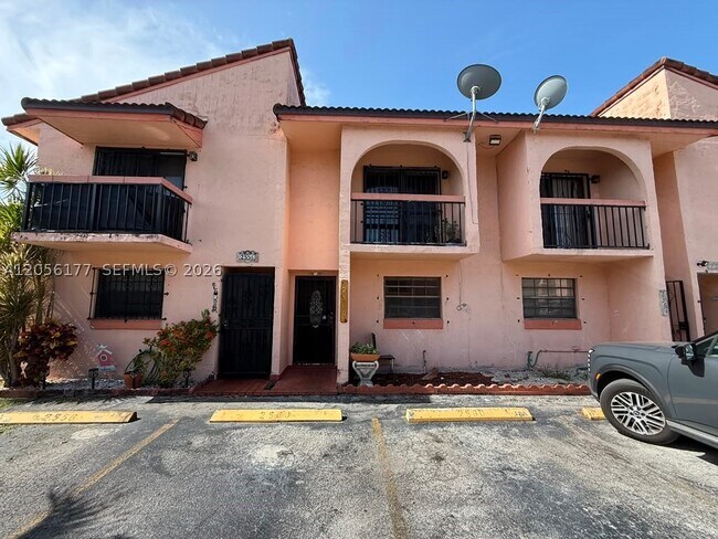 Building Photo - 2560 W 53rd St