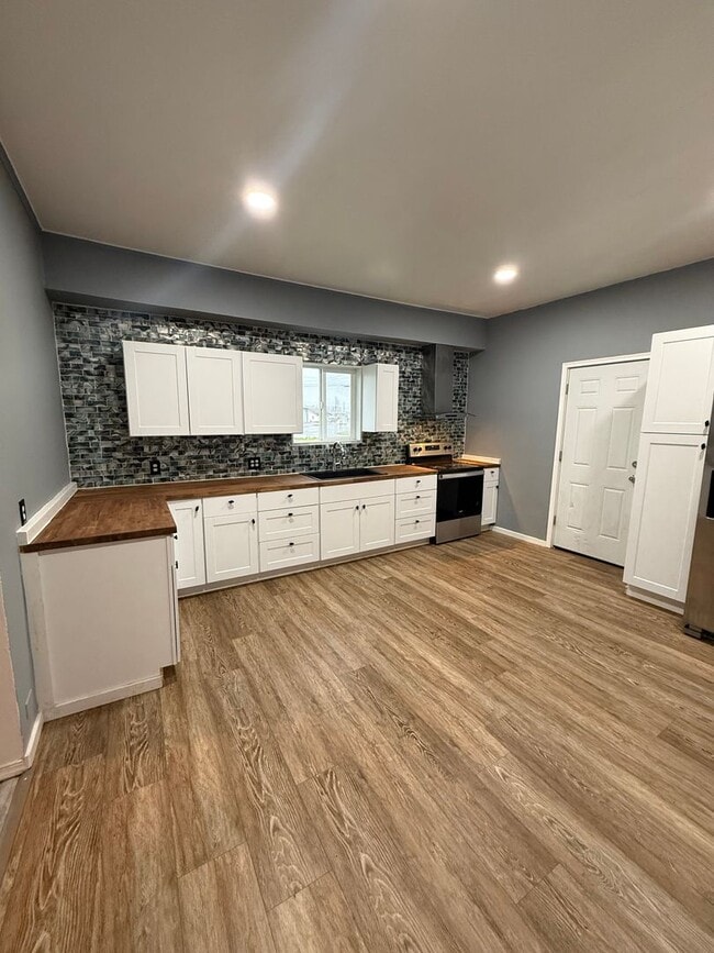 Building Photo - 4bd 1ba Home