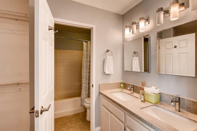 Building Photo - 9444 Twin Trails Dr