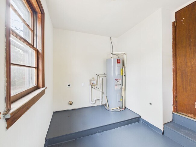 Building Photo - 637 Woodhaven Dr