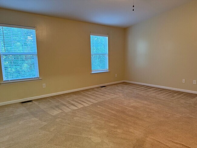 Building Photo - Conveniently Located Home Near HWY 440, 54...