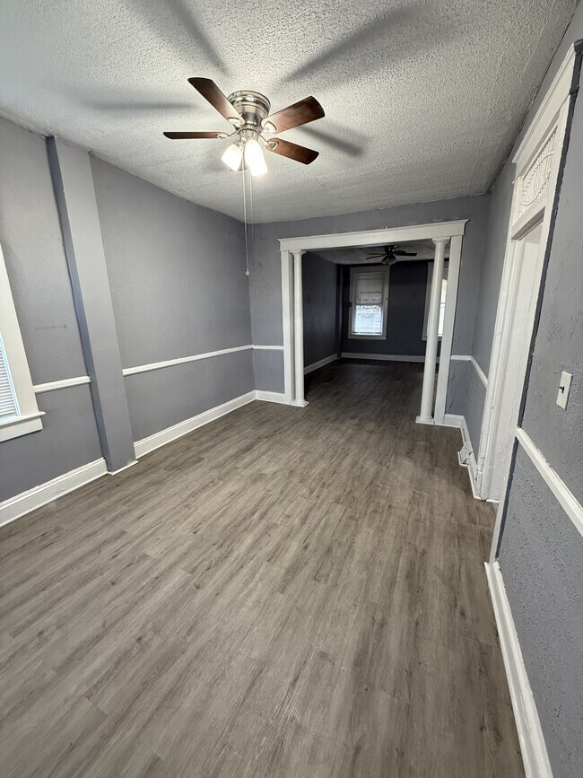 Building Photo - 501 Lyndhurst St