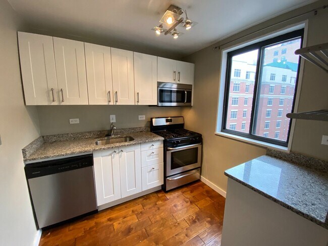Building Photo - 1420 N St NW