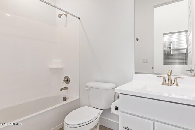 Building Photo - 21424 E Sparrow Dr