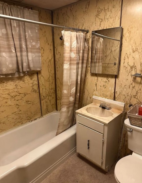 Building Photo - 738 E York Ave