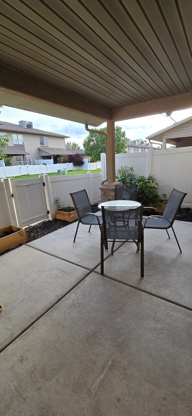 Building Photo - 2465 Theresea Ln