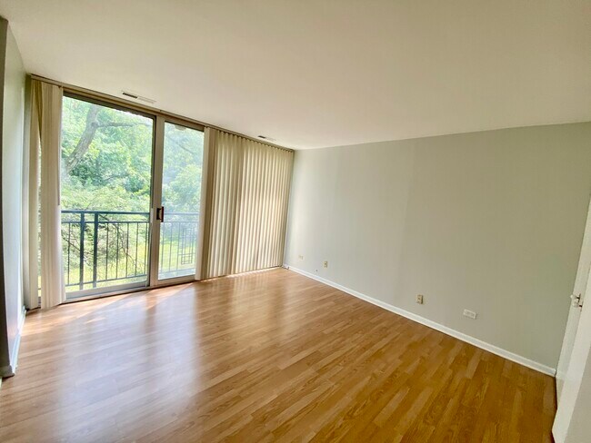 Building Photo - 5810 Oakwood Dr