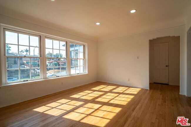 Building Photo - 1558 S Genesee Ave