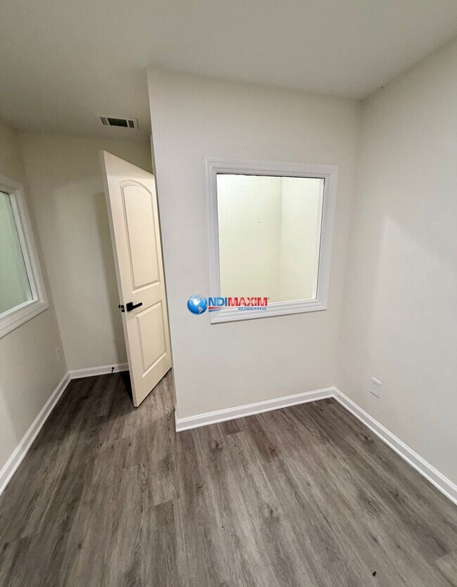 Building Photo - Spacious RENOVATED house with full walk-out basement in Jonesboro