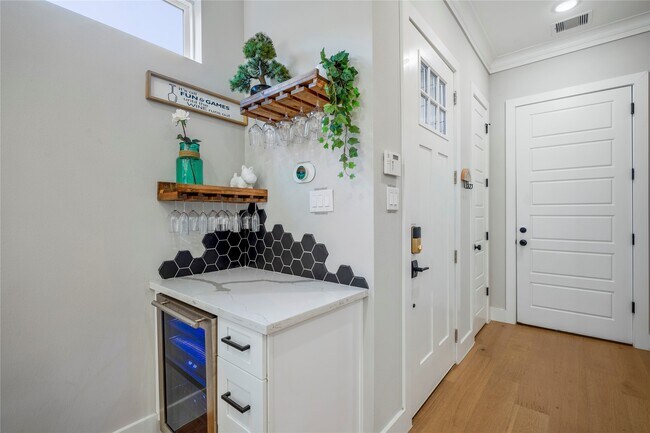 Building Photo - 3802 Buck St