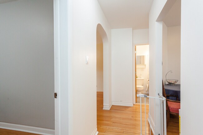 Building Photo - 2837.5 N Sawyer Ave