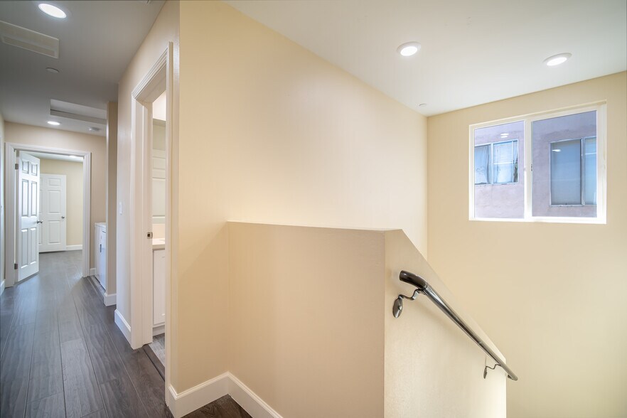 Building Photo - 3553 Sabina St
