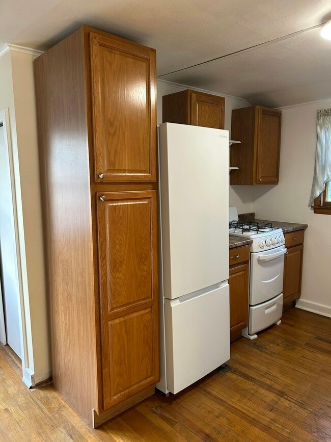 Building Photo - 213 Garden City Dr