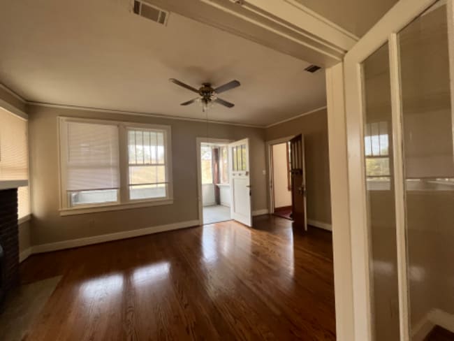 Building Photo - 1202 S Schiller St